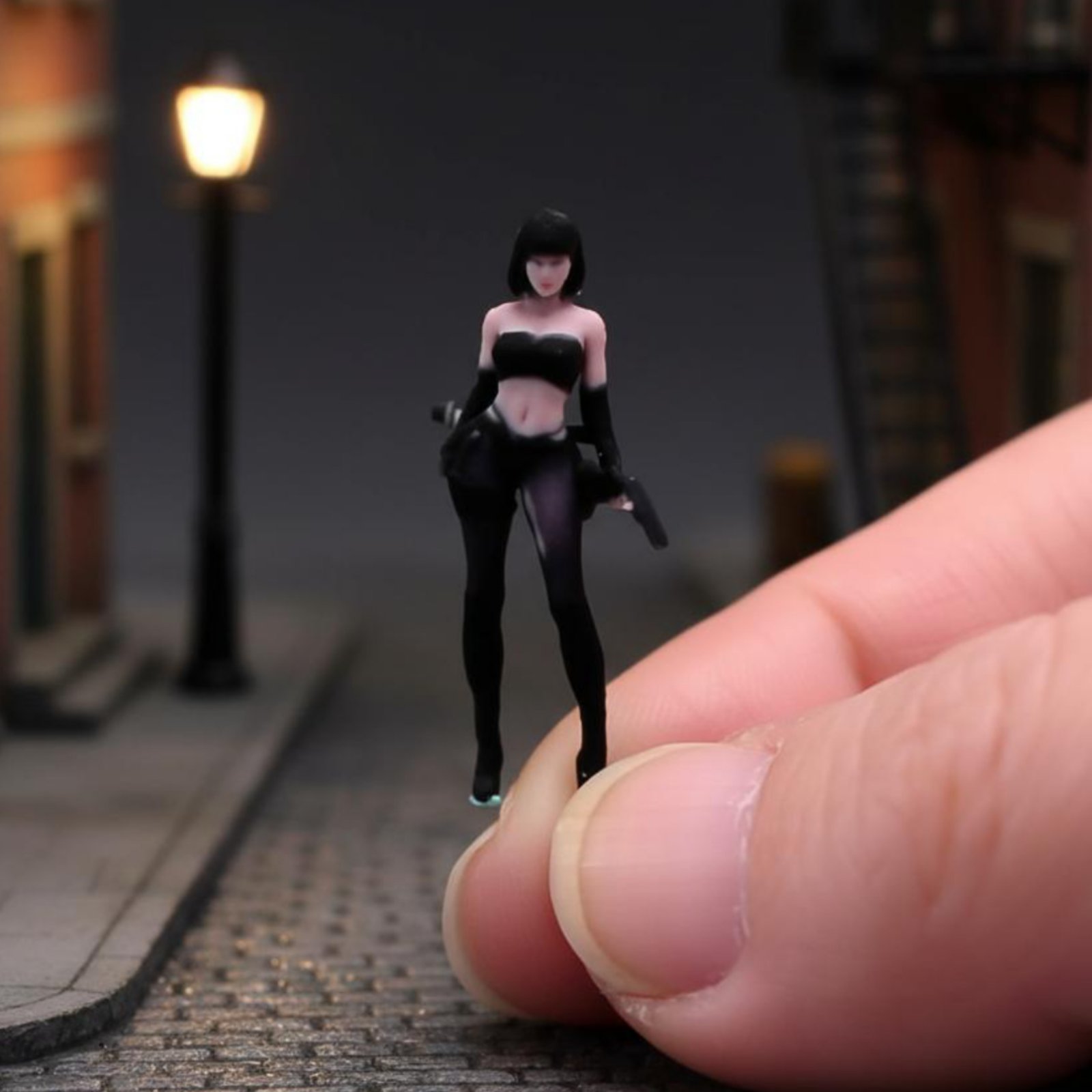 Figura de Espiã Feminina em Es - Photography Close Up avaliação e preço